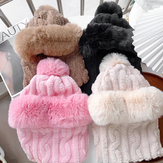 Conjunto con gorro y bufanda de invierno, con cuello de peluche y cortaviento.