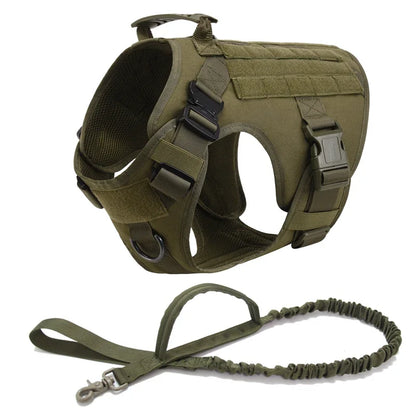 Conjunto de arnes tactico militar con correa para perros grandes. Disponible en varios tamaños,  y en dos variantes.