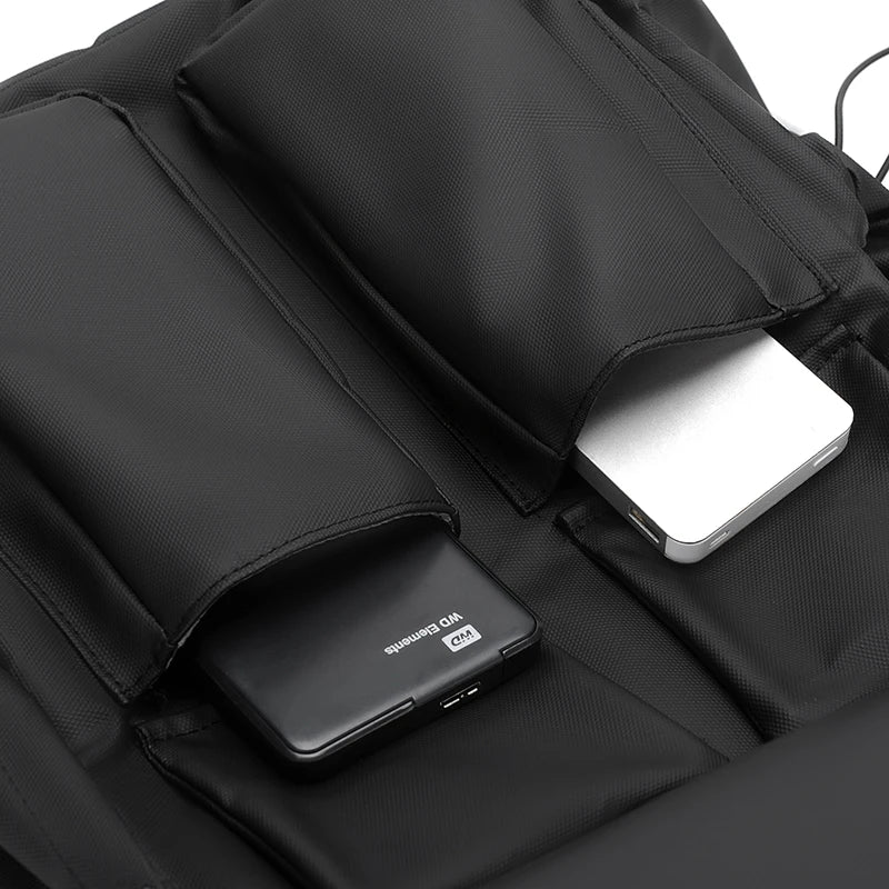 Mochila de alta calidad para laptop 15.6 también ideal como bolsa de viaje impermeable.