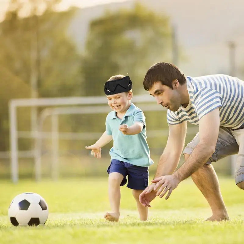 Comodo copricapo sportivo anticollisione regolabile, per allenamenti adatto a sport come: Calcio, Rugby e Arti Marziali, ecc.