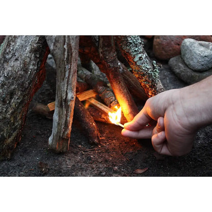 Tiras de pino natural para encender fuego en acampadas y emergencias.