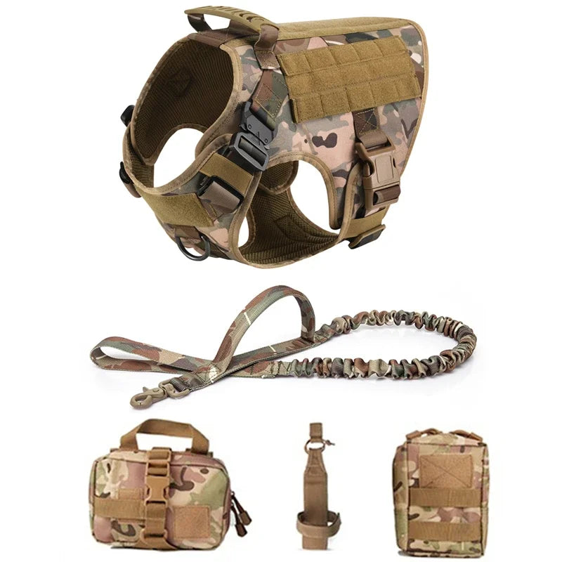 Conjunto de arnes tactico militar con correa para perros grandes. Disponible en varios tamaños,  y en dos variantes.