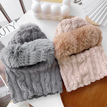 Conjunto con gorro y bufanda de invierno, con cuello de peluche y cortaviento.